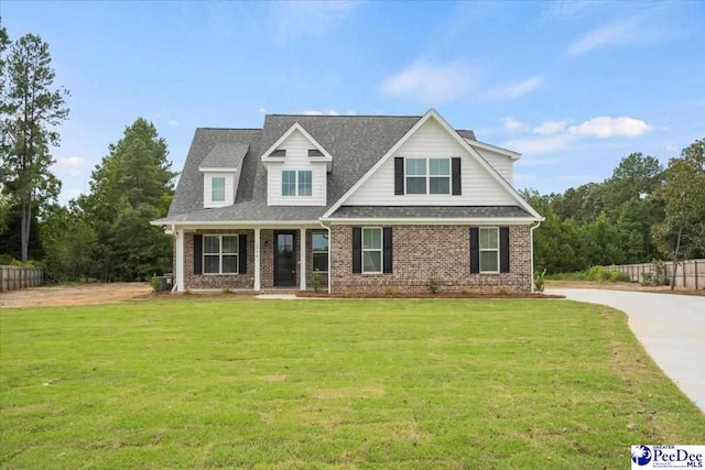 view of front of property featuring a front yard