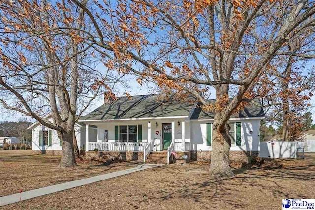 ranch-style home with a porch