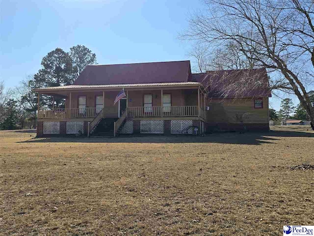 view of front of house featuring covered porch and a front yard