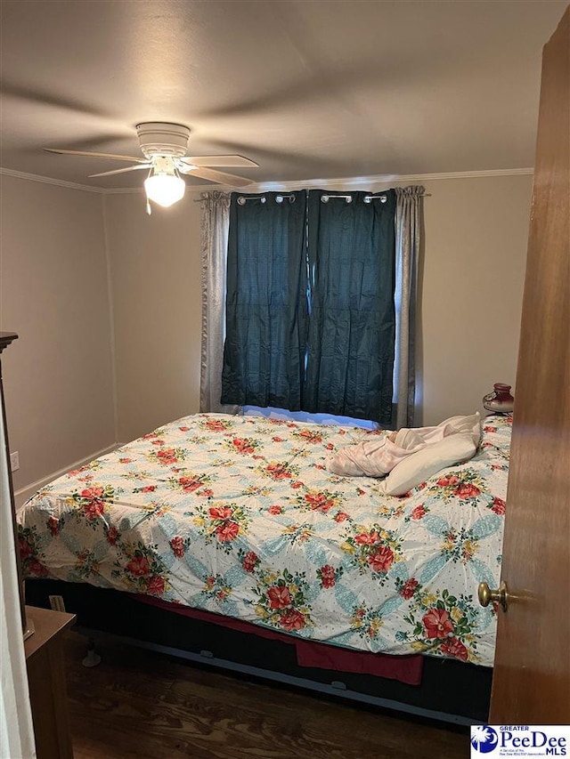 bedroom featuring ornamental molding and a ceiling fan