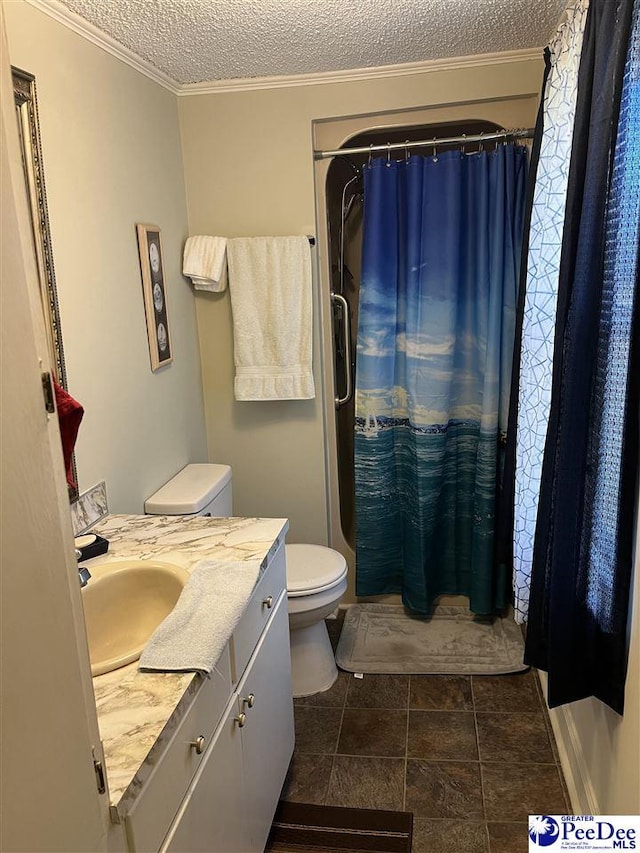 full bathroom featuring crown molding, toilet, vanity, a textured ceiling, and a shower with curtain