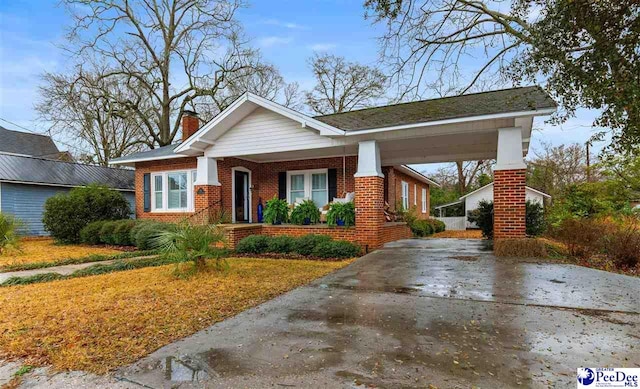 view of front facade with a carport