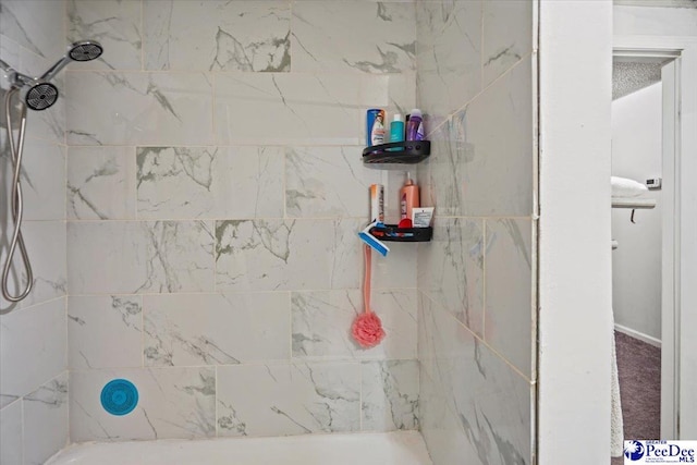 bathroom featuring a tile shower