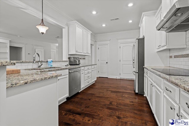 kitchen featuring white cabinetry, crown molding, stainless steel appliances, under cabinet range hood, and a sink