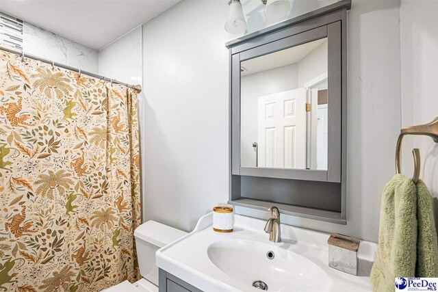 868 Moonshadow Ln, Darlington, SC 29540 - full bathroom with vanity and curtained shower