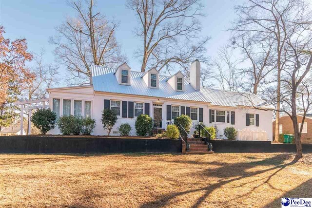 607 Third St, Cheraw, SC 29520 - cape cod-style house featuring a front yard