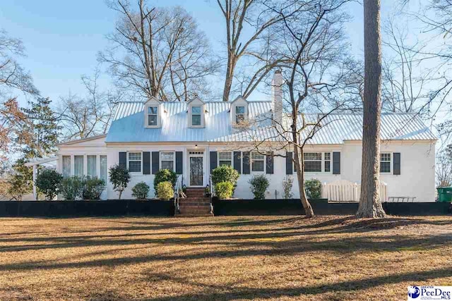 view of front of property with a front yard