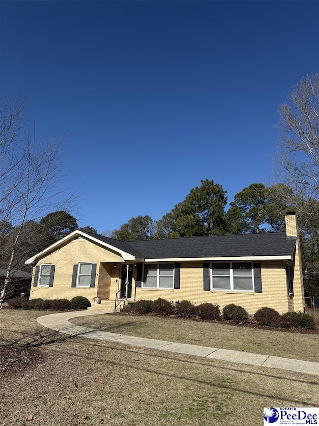 ranch-style home featuring a front yard