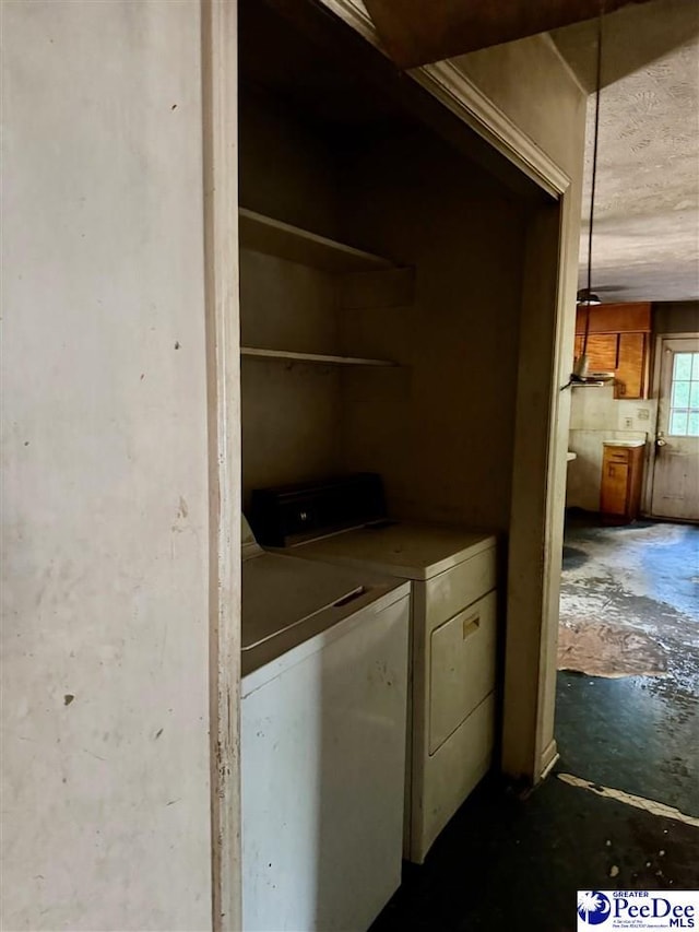 166 Pinestraw Rd, Bennettsville, SC 29512 - laundry area featuring independent washer and dryer