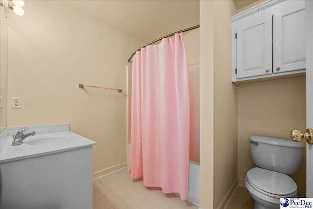 2819 Hermitage Ln, Florence, SC 29501 - bathroom featuring toilet, vanity, baseboards, and shower / bath combo with shower curtain