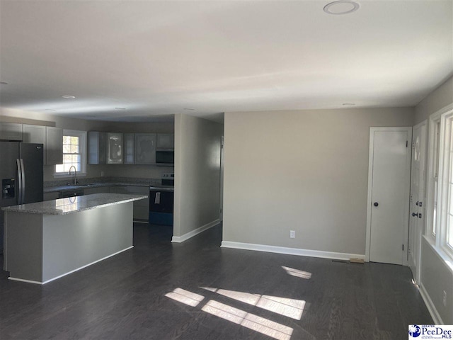 kitchen featuring a kitchen island, dark hardwood / wood-style floors, sink, range, and stainless steel refrigerator with ice dispenser