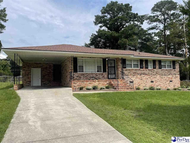 view of front of property with a carport and a front yard