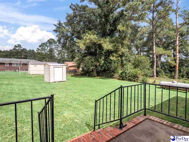 view of yard with a storage shed