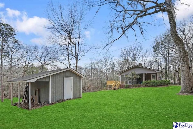 view of yard featuring an outdoor structure and a storage unit