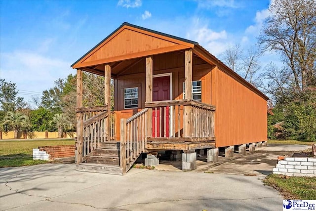 view of outbuilding