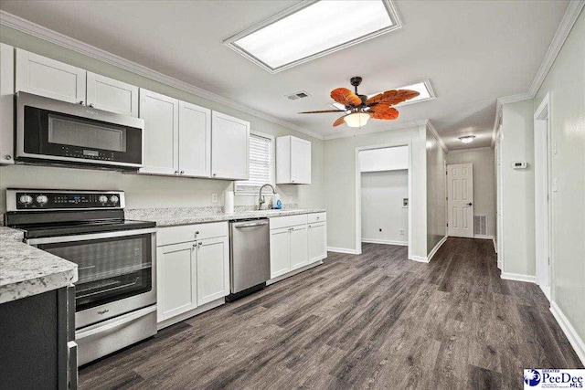 kitchen with dark wood-style flooring, visible vents, light countertops, appliances with stainless steel finishes, and crown molding