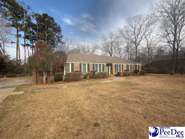 ranch-style house with brick siding and a front yard