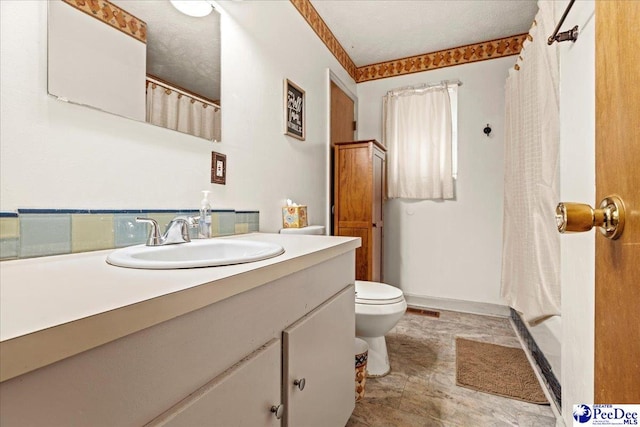 full bathroom with a textured ceiling, toilet, visible vents, vanity, and baseboards