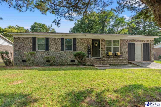 ranch-style home featuring a front yard