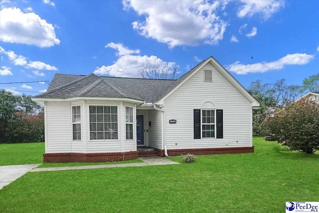 813 Williams St, Lake City, SC 29560 - ranch-style home featuring a shingled roof and a front lawn
