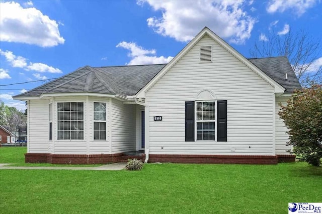 813 Williams St, Lake City, SC 29560 - view of front facade featuring a front lawn and a shingled roof