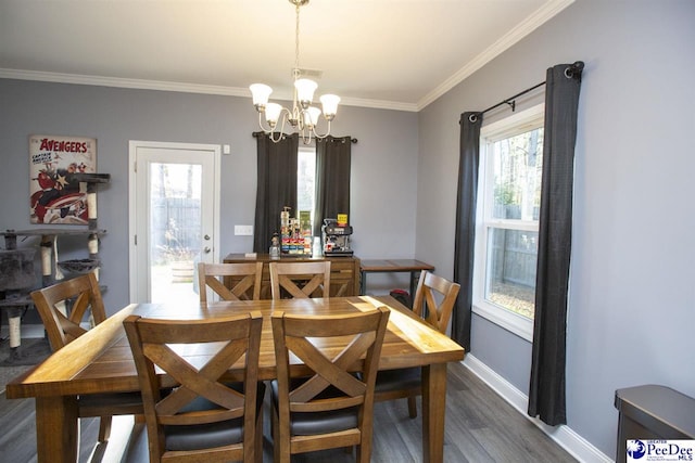 dining space featuring crown molding, dark hardwood / wood-style floors, and a chandelier