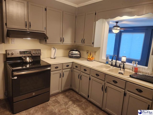 kitchen featuring range with electric cooktop, ceiling fan, gray cabinets, and sink