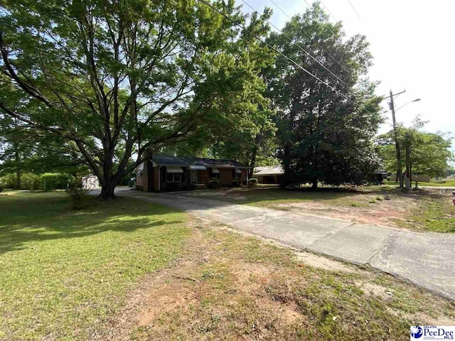 125 Forest Dr, Bennettsville, SC 29512 - ranch-style home featuring a front yard
