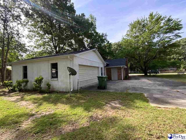 125 Forest Dr, Bennettsville, SC 29512 - view of home's exterior featuring a yard and stucco siding