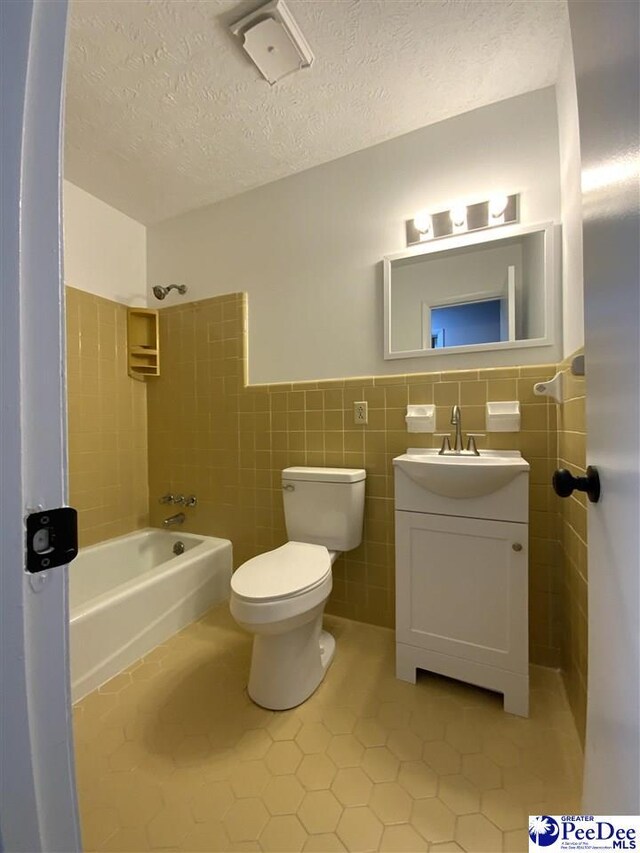 125 Forest Dr, Bennettsville, SC 29512 - full bath featuring tile patterned floors, tile walls, vanity, shower / washtub combination, and toilet