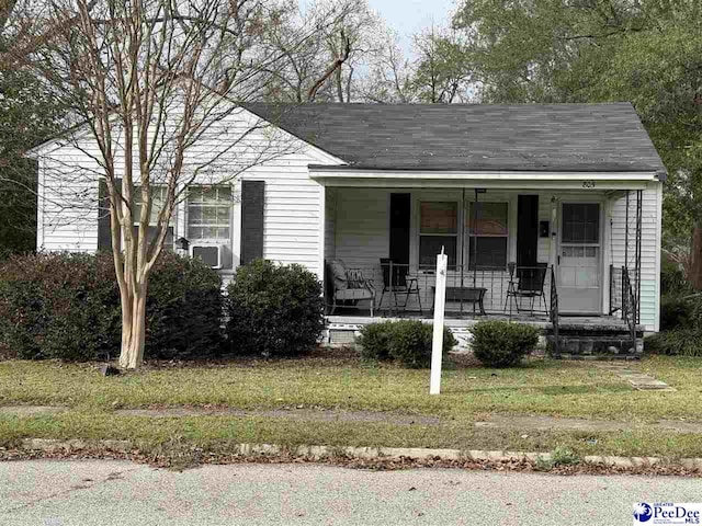 view of front of house featuring a front lawn and covered porch