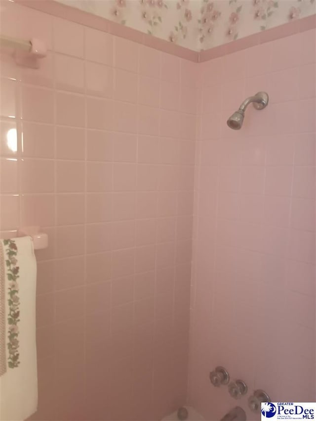 1815 Hampton Dr, Florence, SC 29505 - full bathroom featuring wallpapered walls