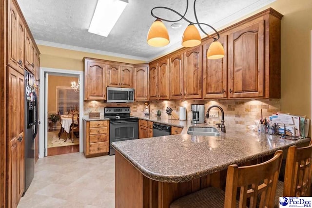 kitchen with sink, a kitchen breakfast bar, kitchen peninsula, pendant lighting, and black appliances