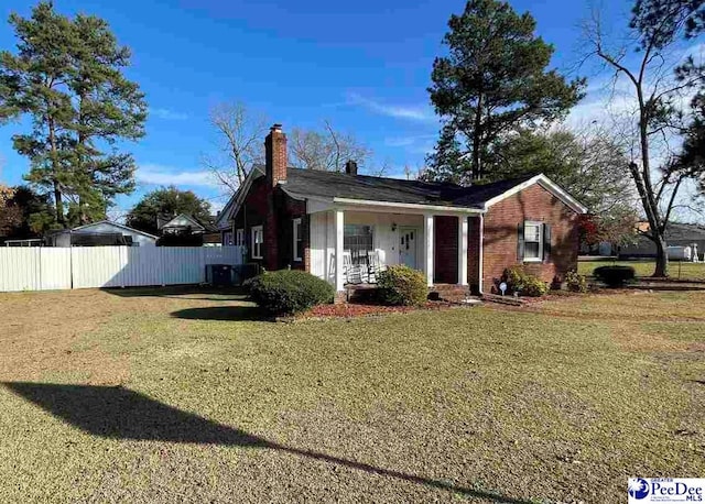 view of front of house with covered porch and a front yard