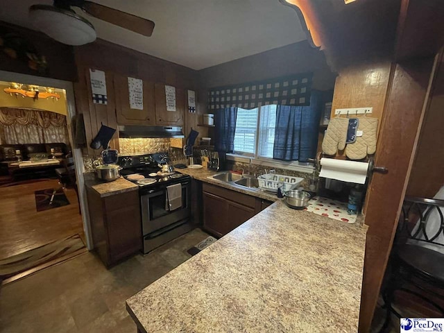 kitchen featuring range with electric cooktop, sink, ceiling fan, and kitchen peninsula