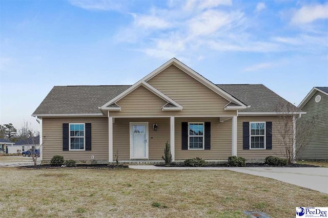 view of front facade featuring a porch and a front yard