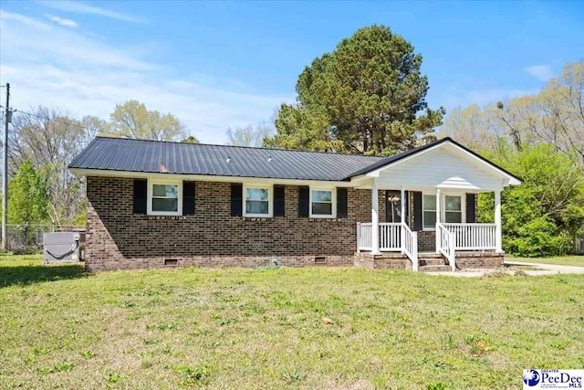 single story home with a front lawn, crawl space, metal roof, and covered porch