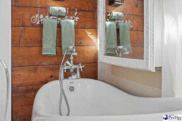 bathroom featuring a washtub