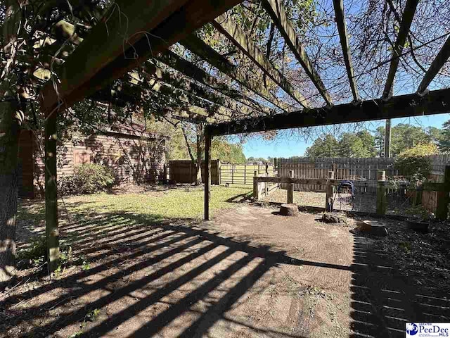 view of yard featuring a pergola