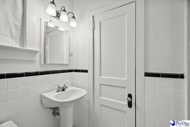 701 S Coit St, Florence, SC 29501 - bathroom with tile walls and wainscoting