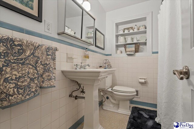 965 Scriven Dr, Flornce, SC 29501 - full bathroom featuring tile walls, tile patterned flooring, toilet, and wainscoting