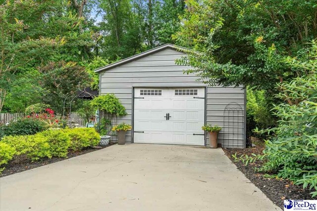 965 Scriven Dr, Flornce, SC 29501 - detached garage with concrete driveway