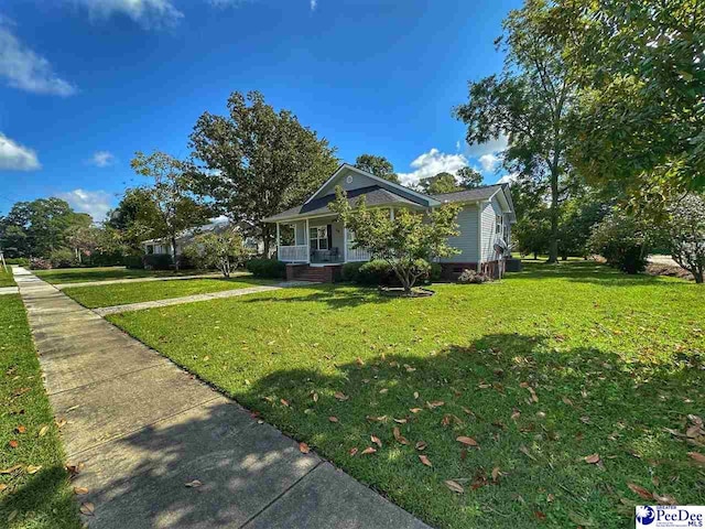 view of front of property featuring a porch and a front yard