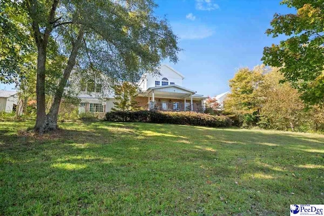 view of front of house featuring a front yard