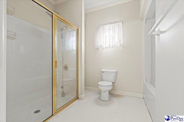 bathroom with baseboards, a shower stall, toilet, and crown molding