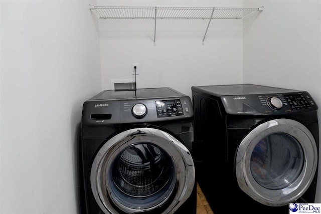 clothes washing area featuring laundry area and washing machine and dryer