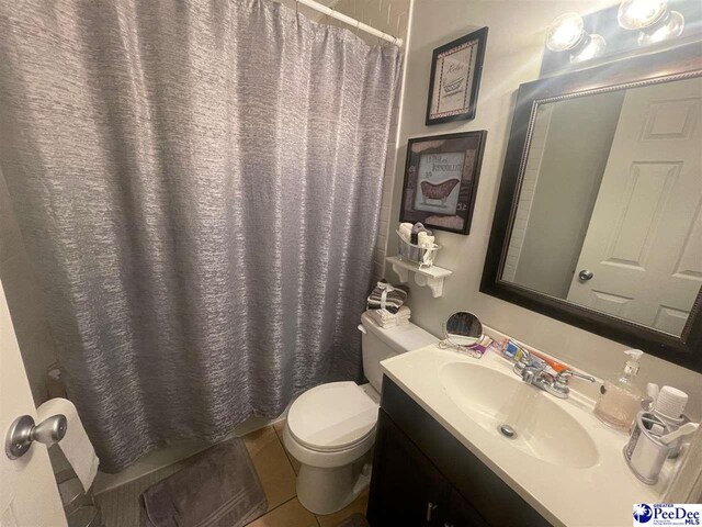 bathroom with tile patterned floors, toilet, a shower with shower curtain, and vanity