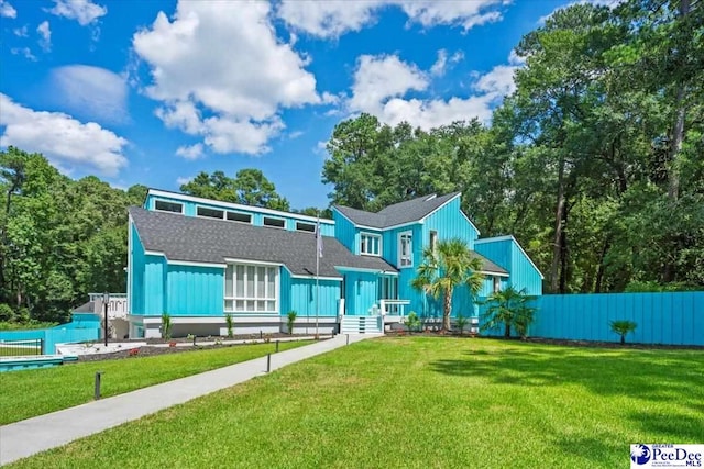 view of front of house featuring a front yard