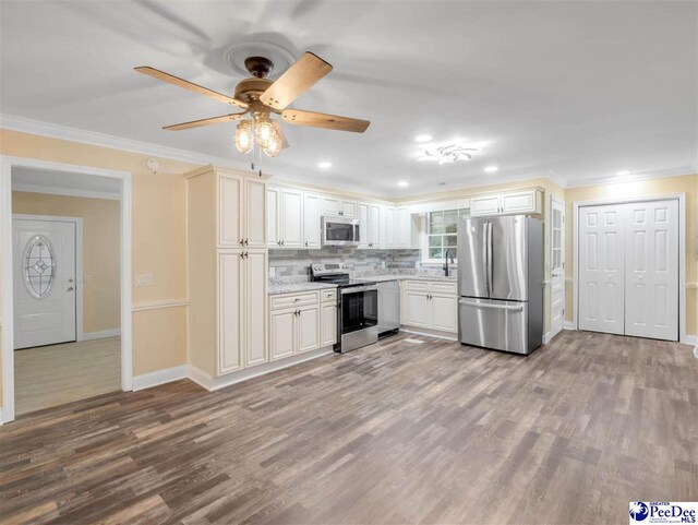1341 Marshall Ave, Florence, SC 29501 - kitchen featuring stainless steel appliances, wood finished floors, crown molding, ceiling fan, and baseboards