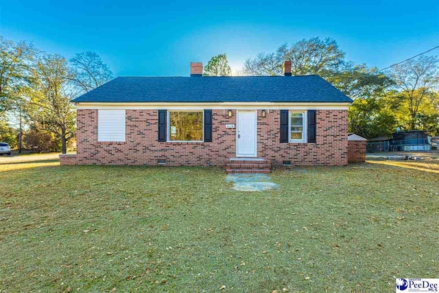 view of front of property with a front yard